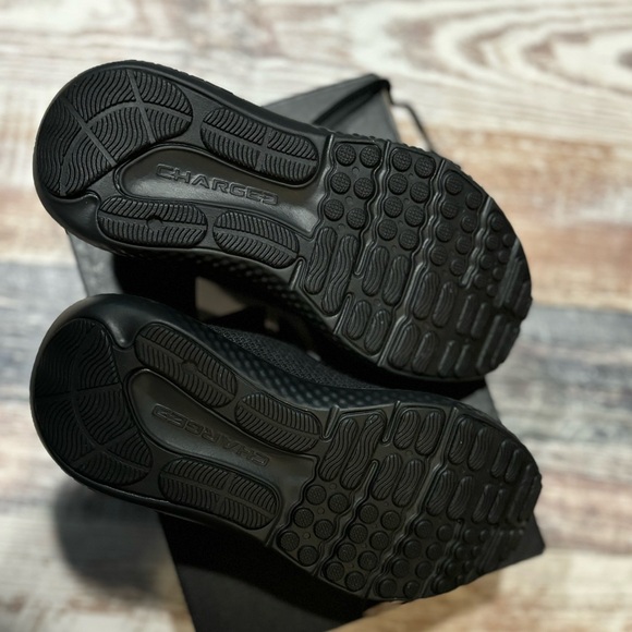 Women’s Under Armour Charged, New in the Box! - Picture 5 of 8